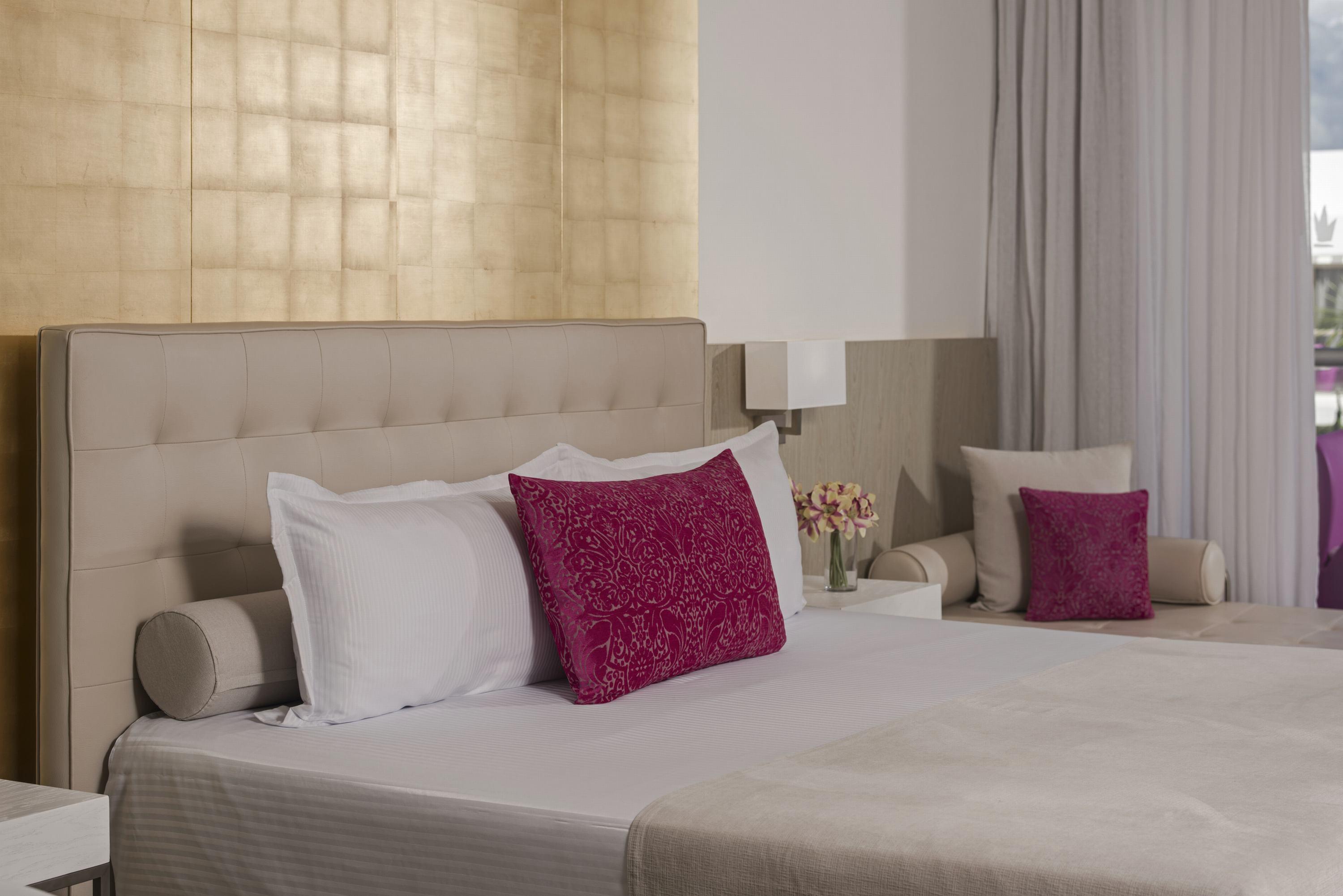 Platinum Yucatan Princess Adults Only Playa del Carmen Exterior foto A bed with cushions