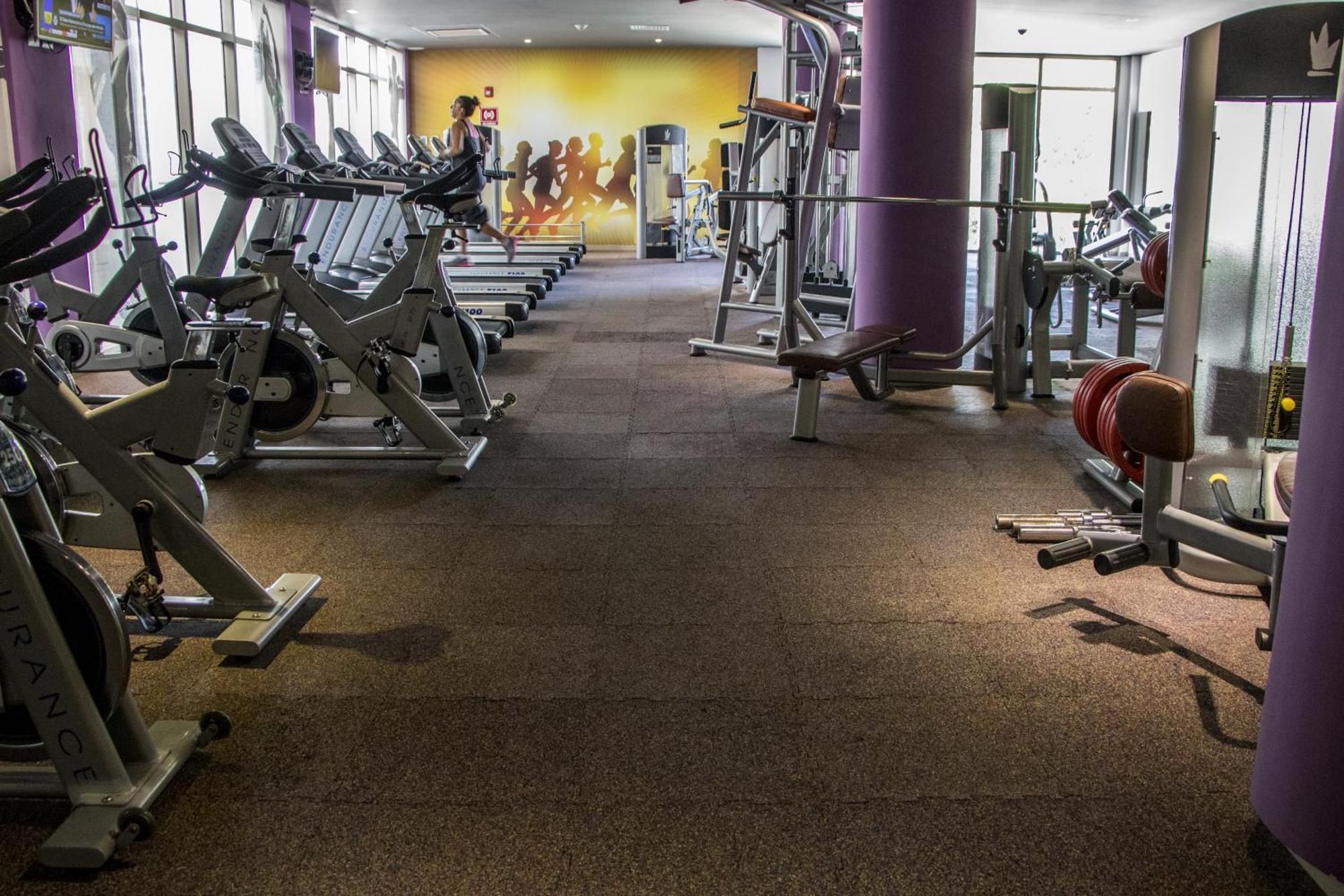 Platinum Yucatan Princess Adults Only Playa del Carmen Exterior foto The interior of a typical Anytime Fitness gym